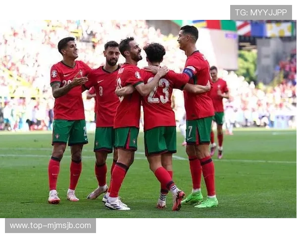 美加墨世界杯比赛用球的品牌选择与市场评价，助力足球爱好者了解优质比赛用球